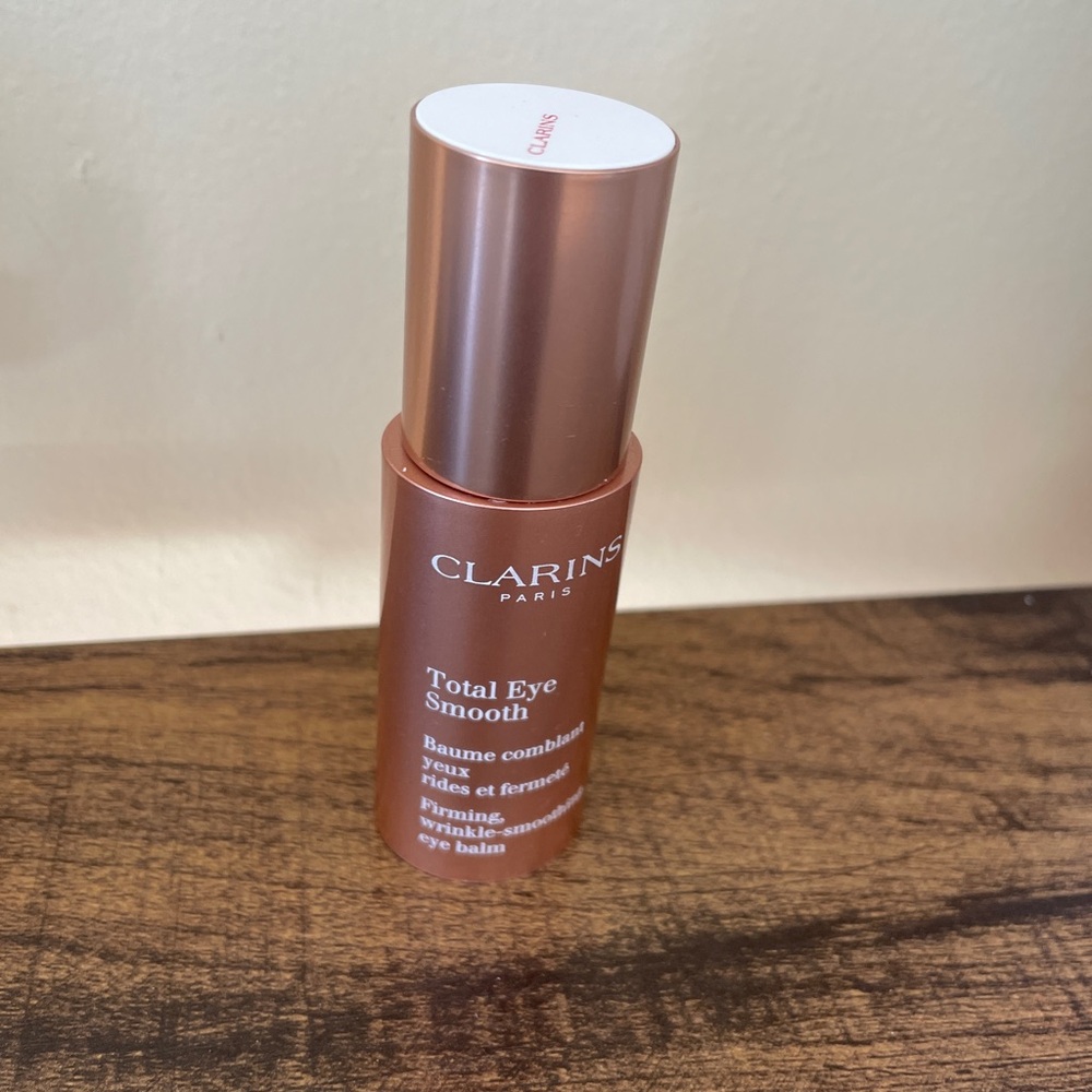 Clarins Total Eye Smooth Eye Balm
Firming, wrinkle smoothening.
